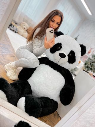 Zimní vibe aktivován ❄️🤍🐼 Teploučko, pohodlí a extra velká panda u toho ✨“ Jo a tahle panda? 10/10 na mazlení 🤗🐼💫...